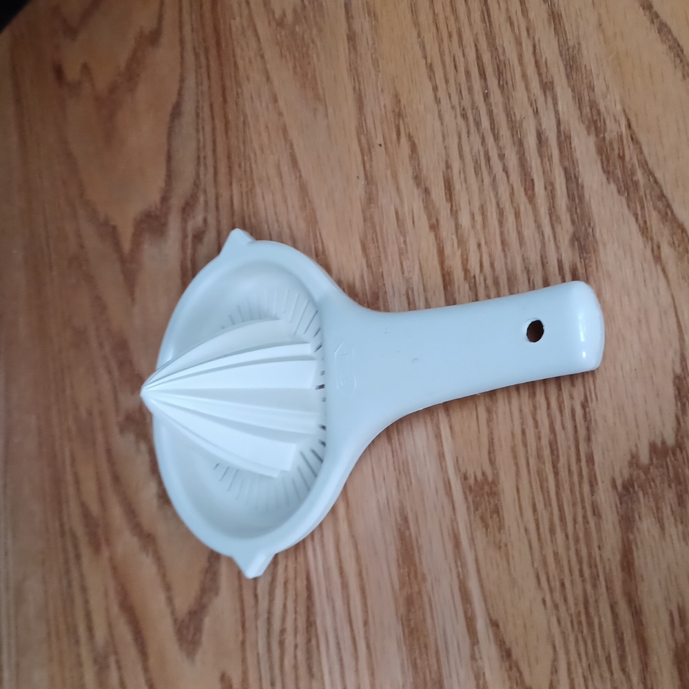Fruit squeezer